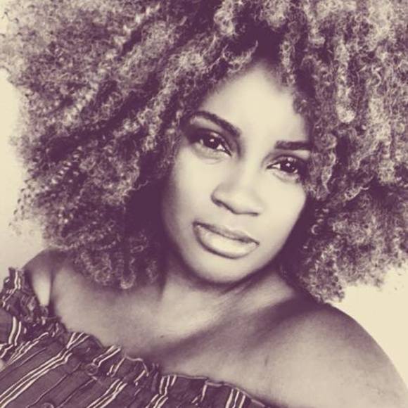 Meet your Posher, Krystal - Picture 1 of 2